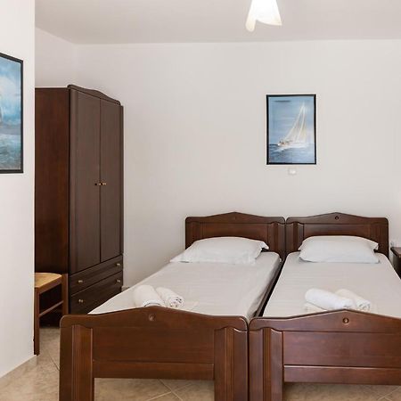 Fársa Alicia Studios المظهر الخارجي الصورة