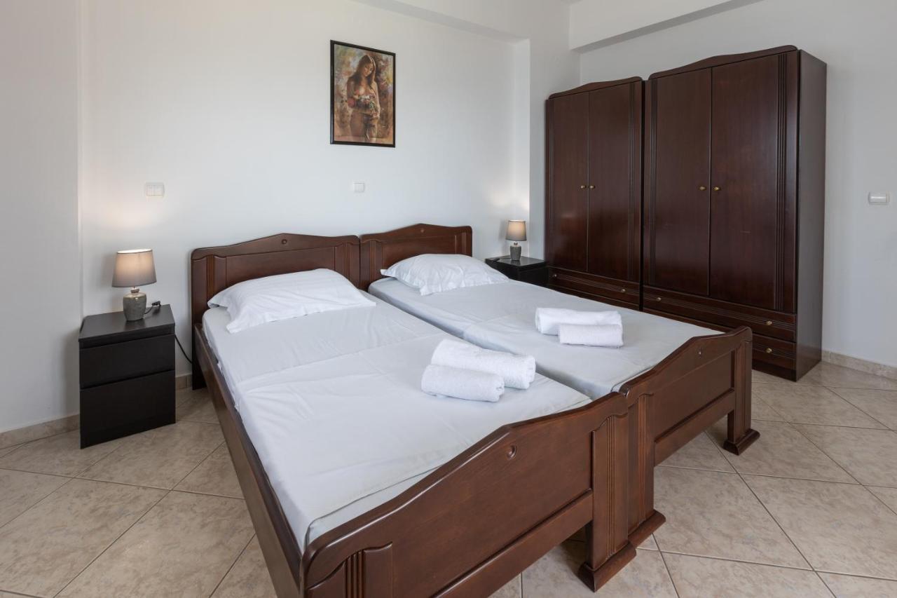 Fársa Alicia Studios المظهر الخارجي الصورة