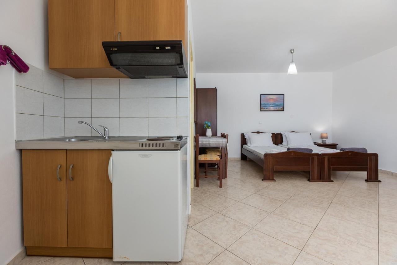 Fársa Alicia Studios المظهر الخارجي الصورة